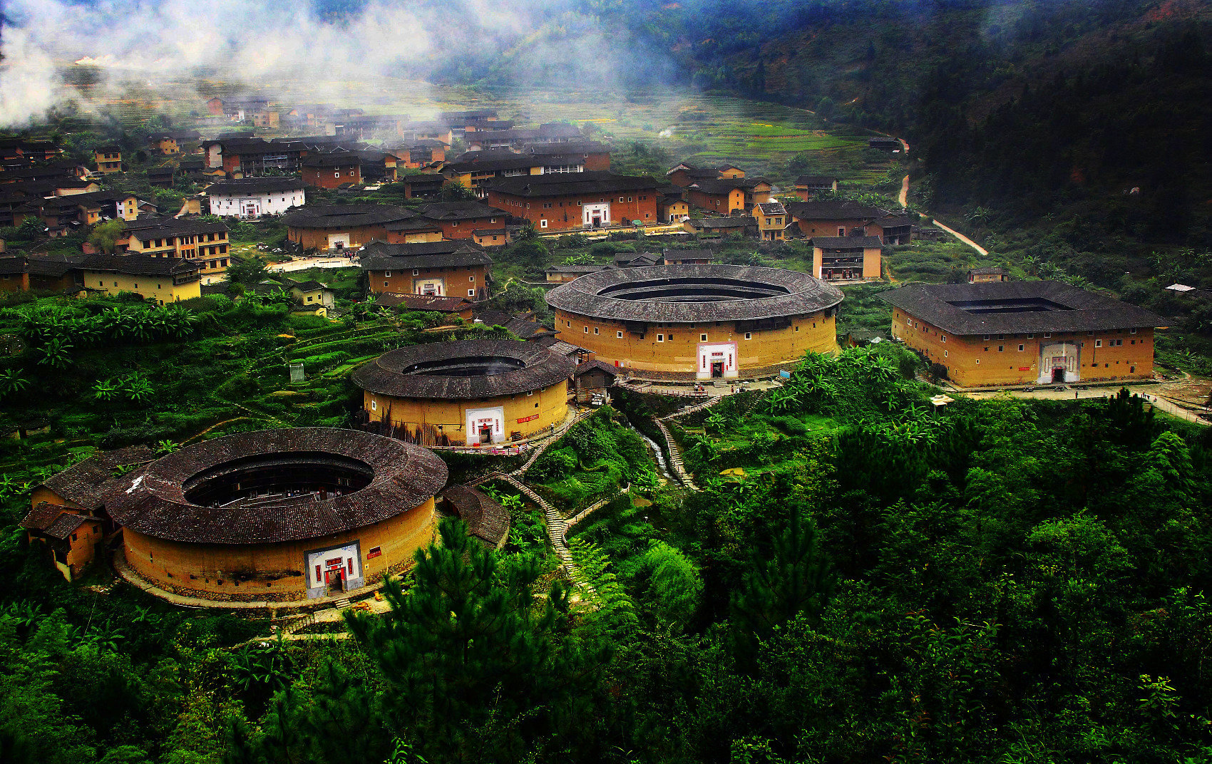 福建，致敬领导与同胞的团结时刻